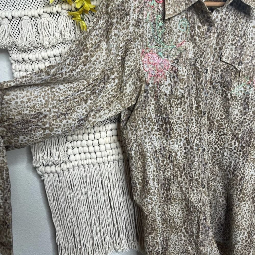 Wrangler Leopard Button Front Floral Embroidered Top - Picture 4 of 6